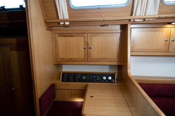 Faurby 460 interior - navigation table
