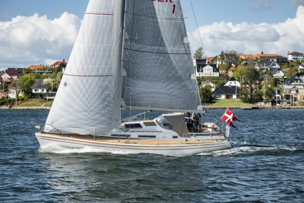 Faurby 370 sailing